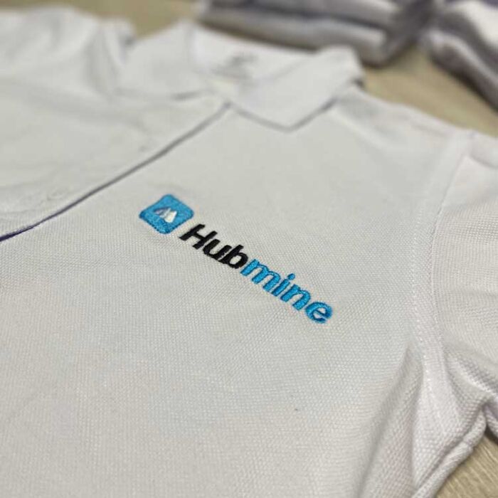 Camiseta tipo polo bordada Hubmine - Image 3