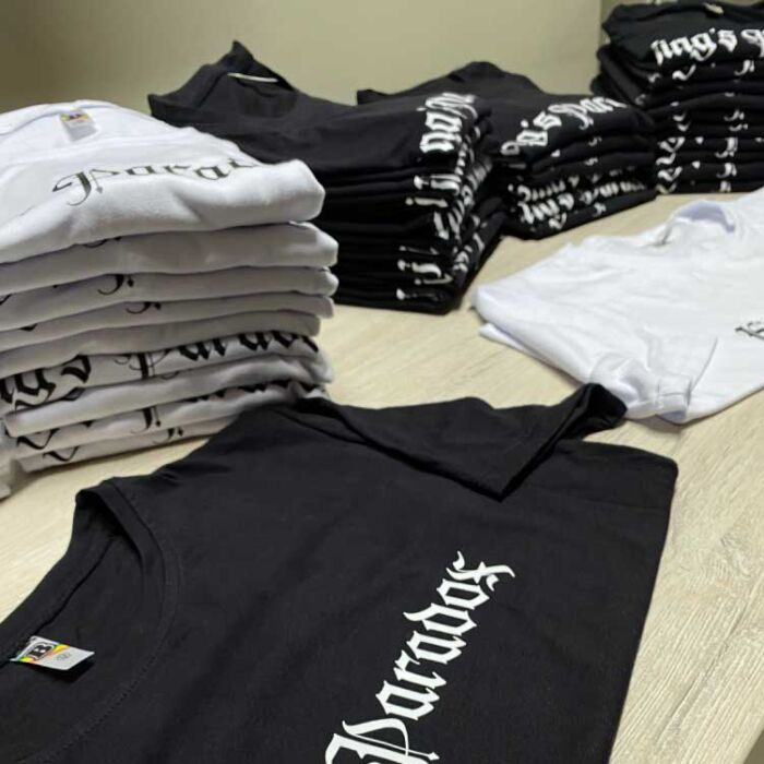 Camiseta basica unisex con estampado Kings Paradox - Image 4